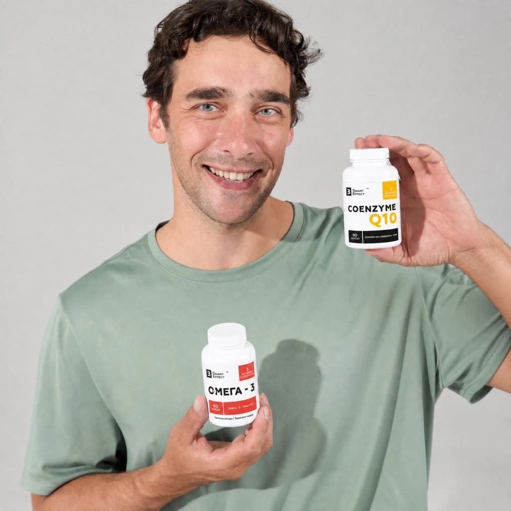 Банки Омега-3 и Coenzyme Q10 3SMARTEFFECT в руках